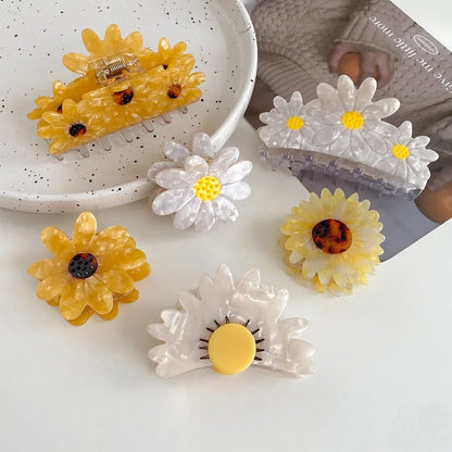 Daisy Claw Clip